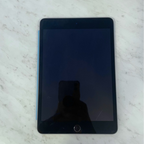 iPad Mini - model 2133 - Picture 3 of 5